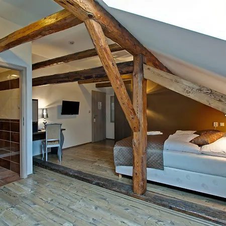 Apartmanhotel U Tri Hrusek &