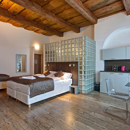 U Tri Hrusek & Apartmanhotel 4*