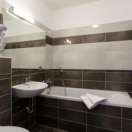 U Tri Hrusek & Ceske Budejovice