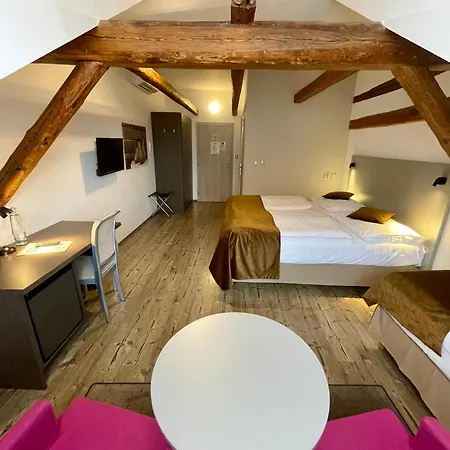 U Tri Hrusek & Lejlighedshotel Ceske Budejovice