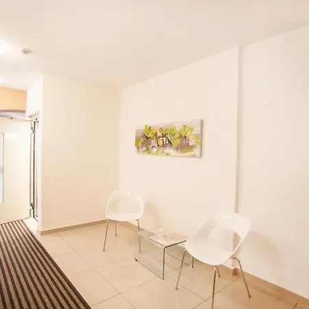 Apart Otel U Tri Hrusek & 4*