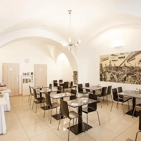Apartmanhotel U Tri Hrusek &