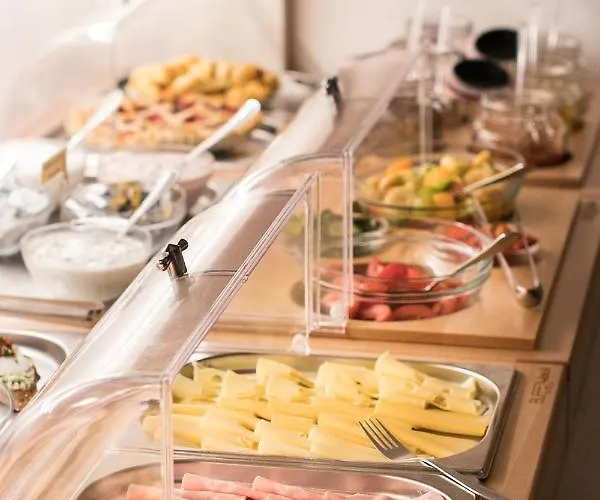 U Tri Hrusek & Aparthotel 4*